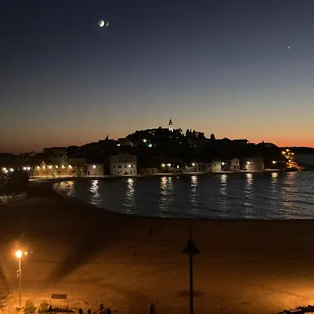 22 - Beachfront Гостевой дом Примоштен