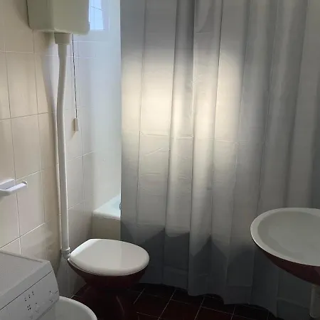 22 - Beachfront Гостевой дом Примоштен