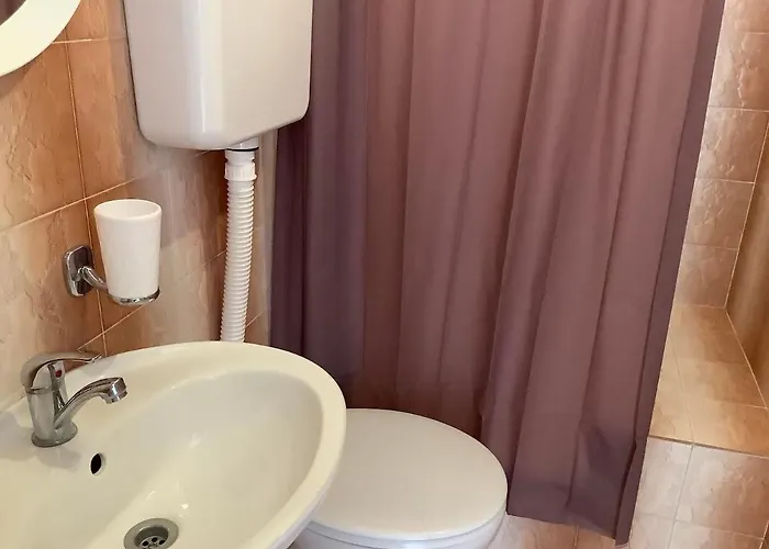 Gostinjska kuća 22 - Beachfront 3*