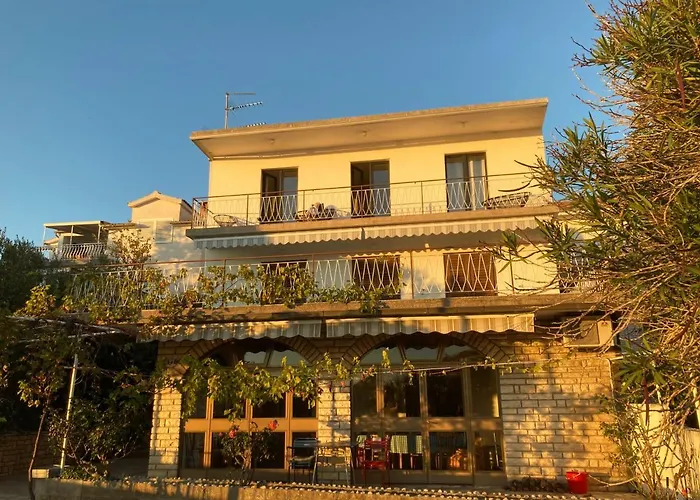 Gostinjska kuća 22 - Beachfront 3*