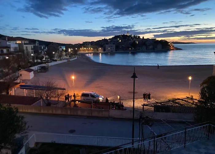 22 - Beachfront بيت ضيافة Primošten