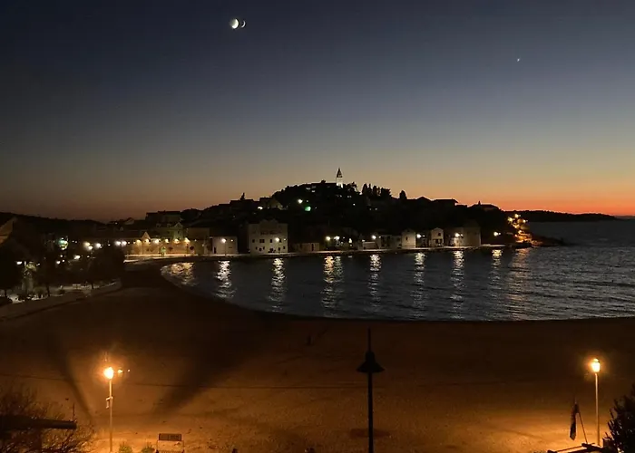 22 - Beachfront بيت ضيافة Primošten