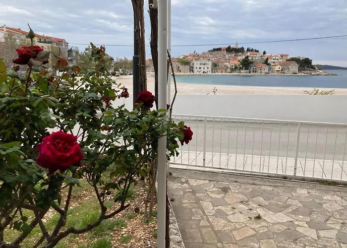 22 - Beachfront Gostinjska kuća 3*